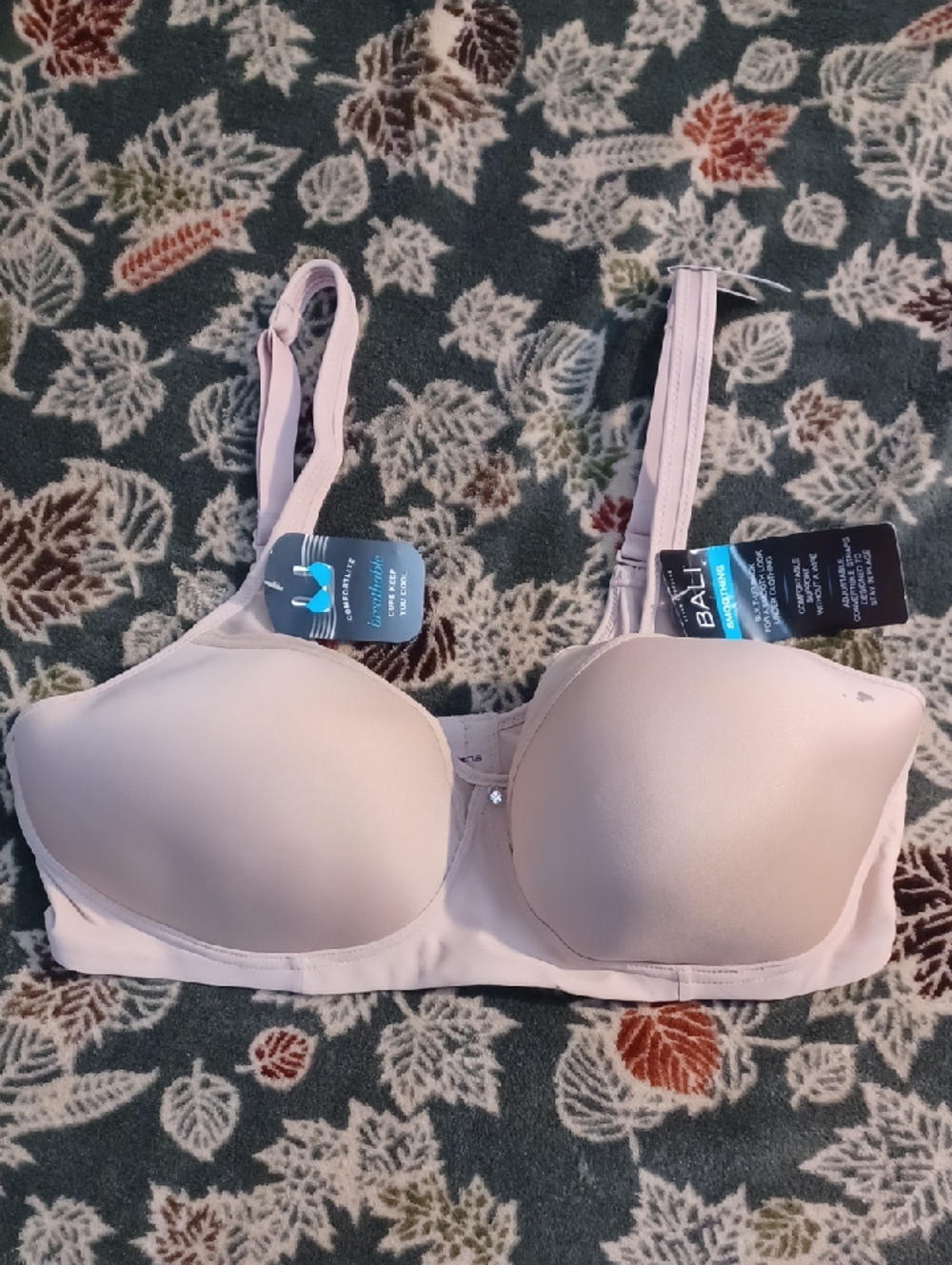 NWT 40C tan bra.  BALI smoothing, breathable wireLESS bra. "Comfortable Support"